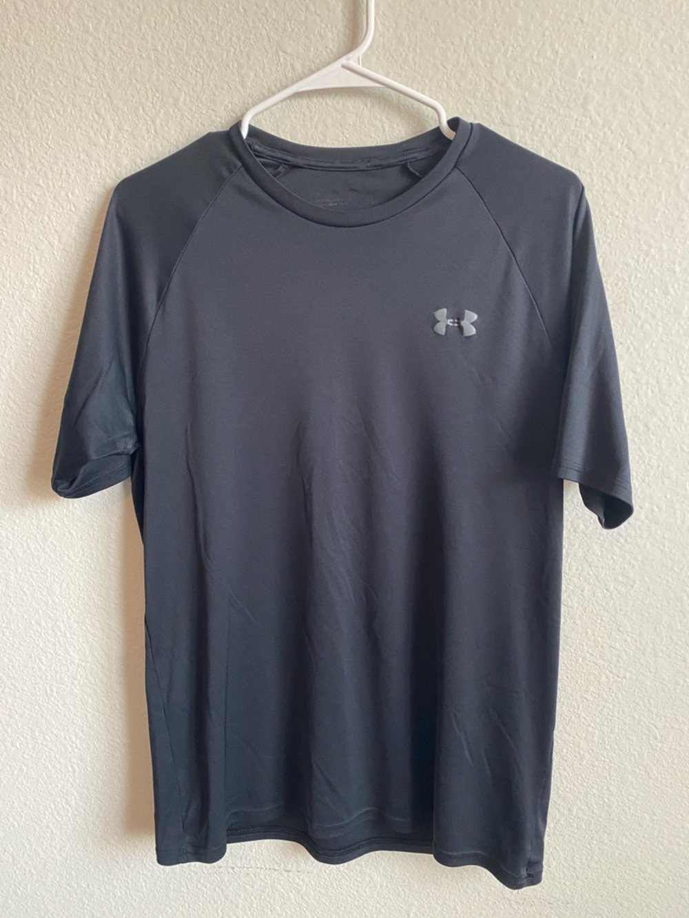Men’s Under Armour Black Short Sleeve Athletic Tee